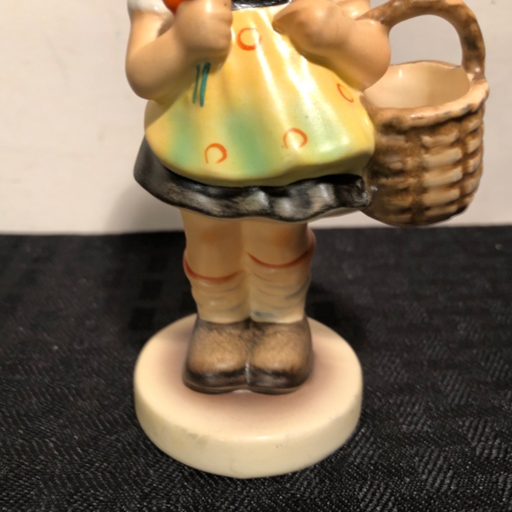 Vintage Goebel Hummel Figurine: Sister - Picture 9 of 11